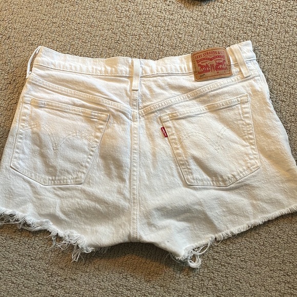 Levi’s, mid rise, size 30 I think? - Picture 2 of 2